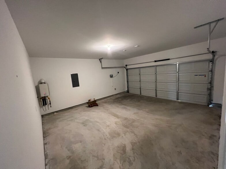 Building Photo - 12418 Pelican Bay Dr