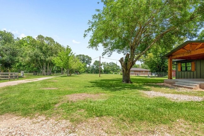 Building Photo - 2802 County Rd 209