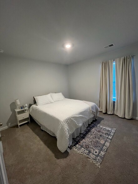 Building Photo - 141 Ivory Shadow Rd