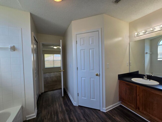 Building Photo - Westchase Manor – 3/2 SF Home Voucher Prog...