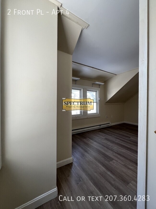 Building Photo - 2 Front Pl