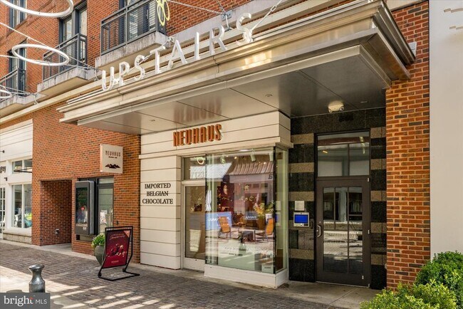 Building Photo - 4915 Hampden Ln