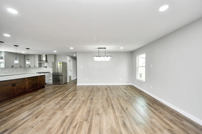 Building Photo - 1218 Des Jardines St