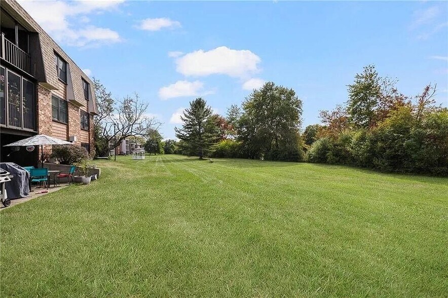 Building Photo - 510 Child St