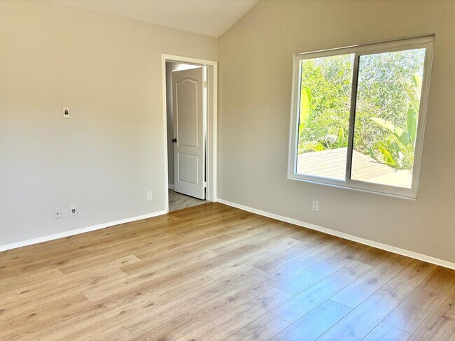 Building Photo - Welcome to this stunning 3-bedroom, 2.5-ba...