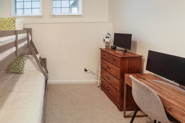 Building Photo - 43 Lafayette Rd