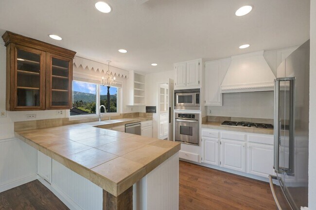 Building Photo - 5 Santa Victoria Ct