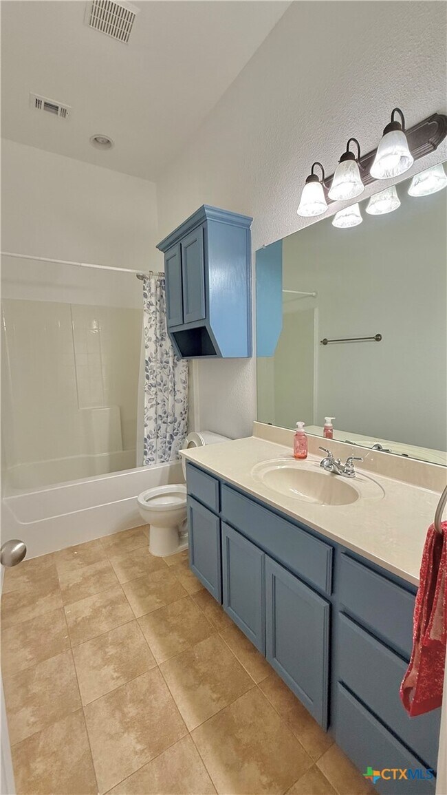 Building Photo - 2107 Gail Dr