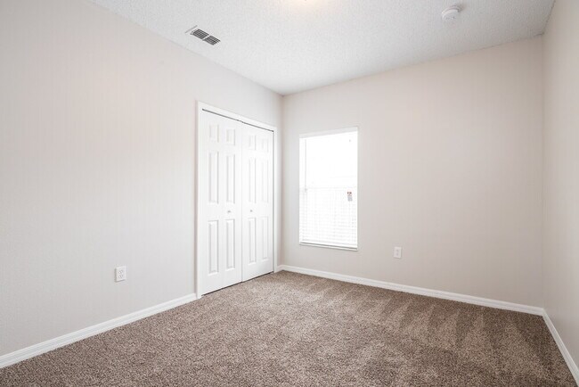 Building Photo - 1009 Dudley Dr