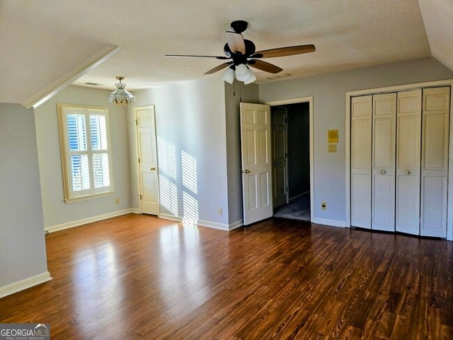 Building Photo - 270 North Dr