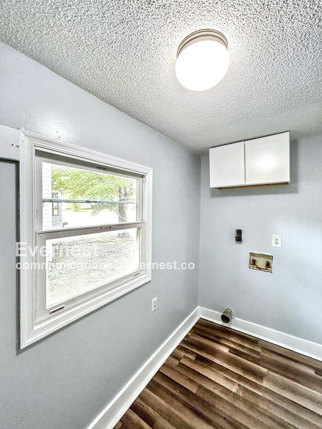 Building Photo - 509 N 5th Ave