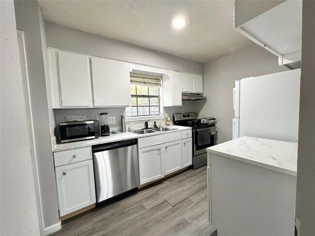 Building Photo - 4120 Hartt St