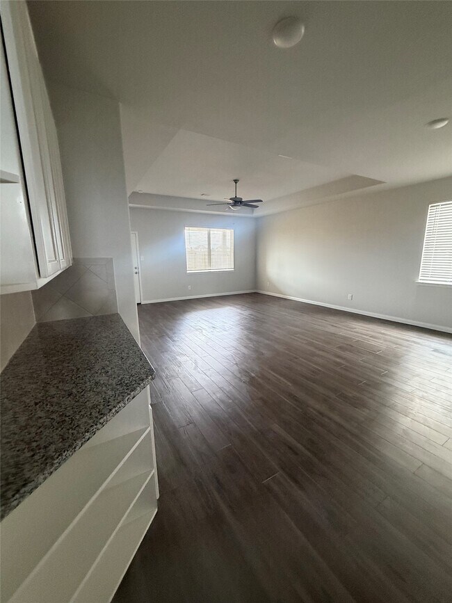 Building Photo - 16617 Olivewood Ln