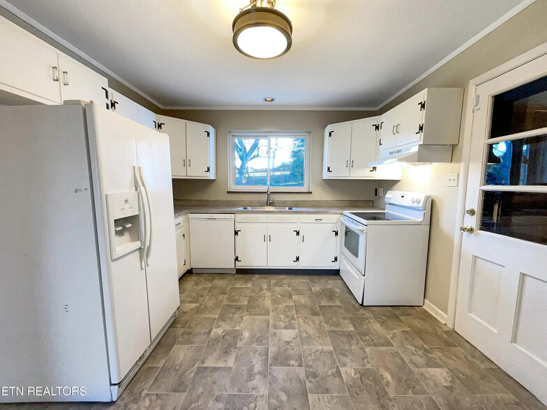 Kitchen - 3716 Timber Cir