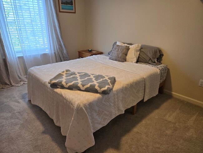 Building Photo - Recently constructed McKinleyville home fe...