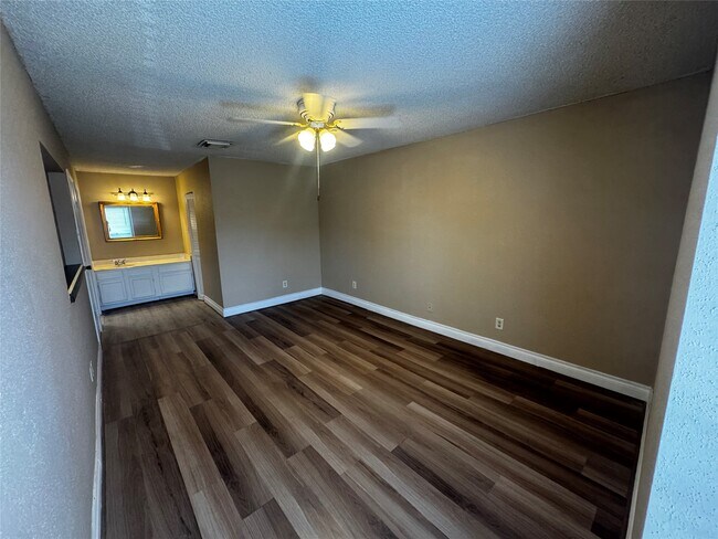 Building Photo - 9536 Pagewood Ln