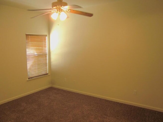 Building Photo - 3557 Century Cir