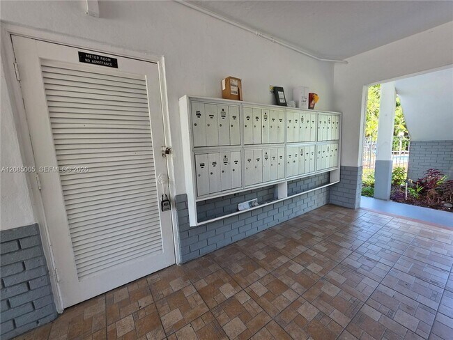 Building Photo - 1431 S 14th Ave