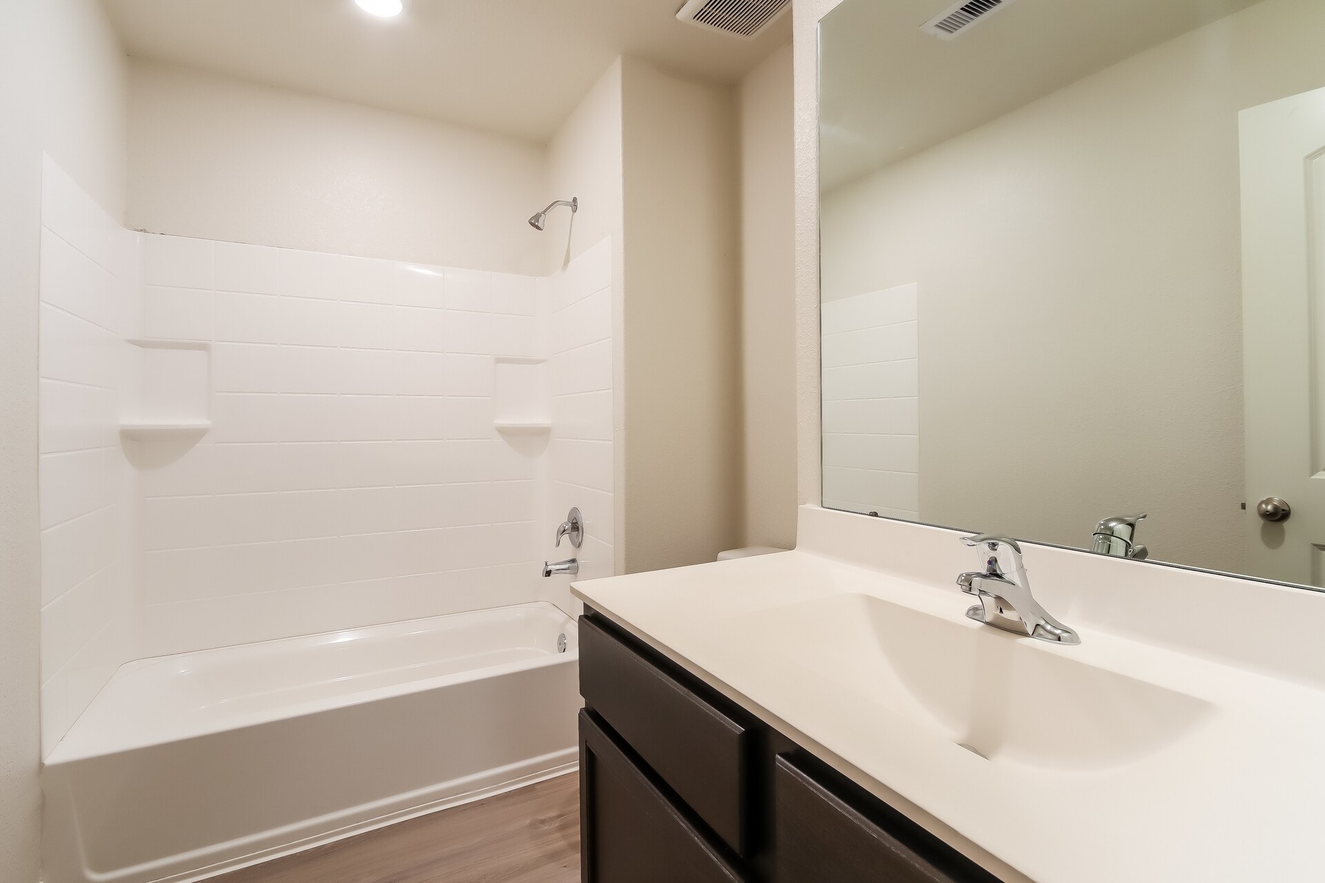 Building Photo - 582 Solomon Ln