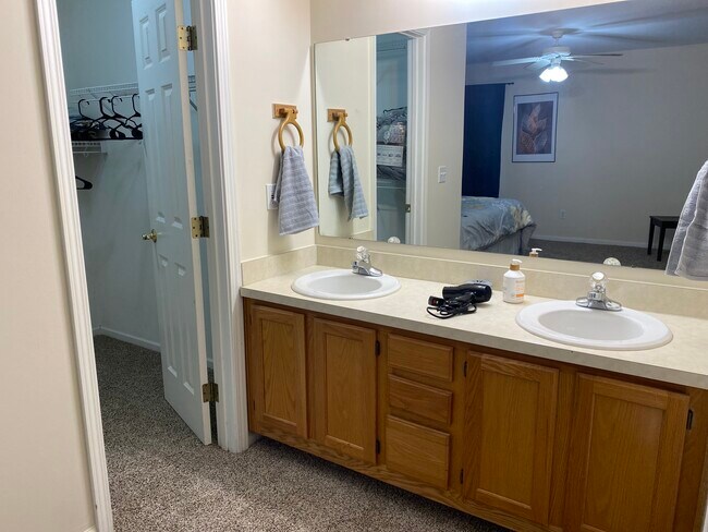 Building Photo - 1511 Legend Trail Dr