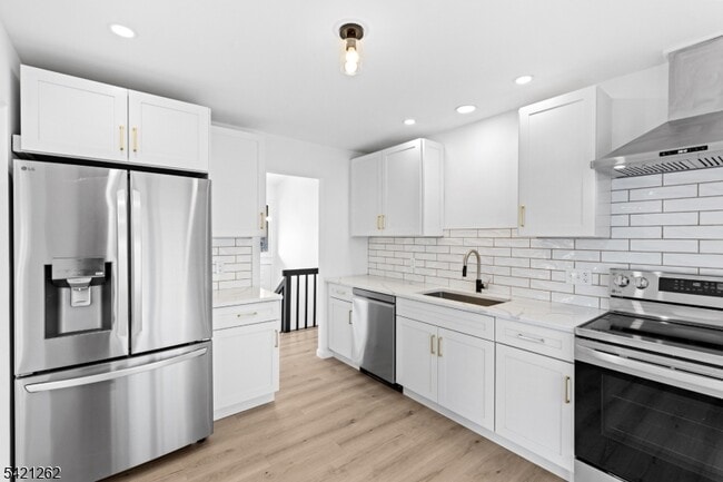 Building Photo - 8 Canada Goose Dr