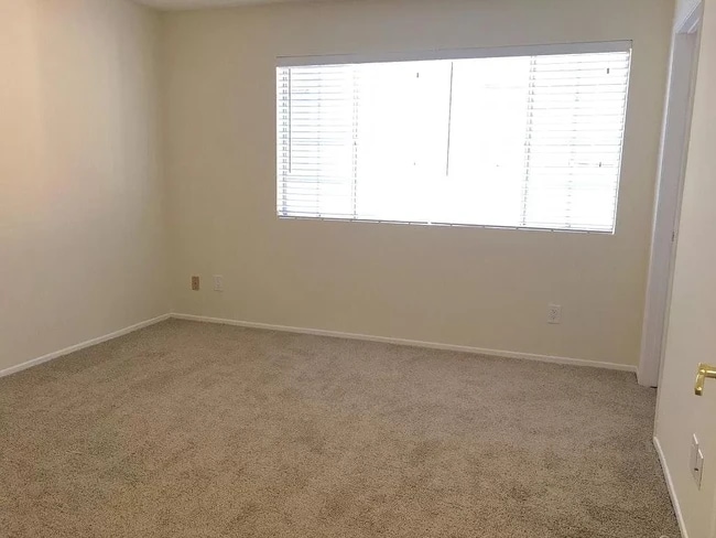 Oversized Master Bedroom - 7223 Lotus Ave