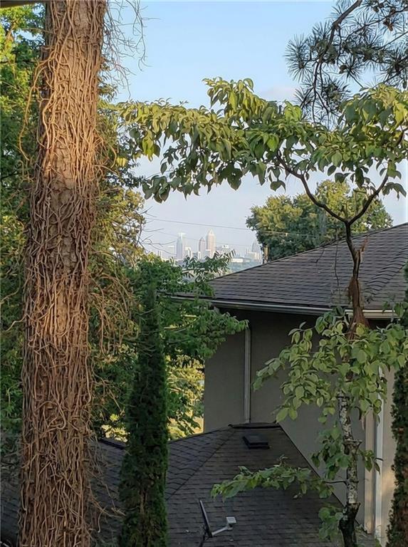 Building Photo - 2356 Valley View Dr SE