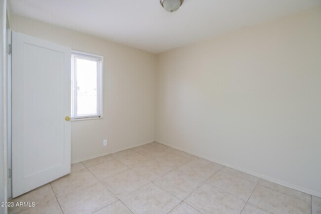 Building Photo - 4610 S 21st St