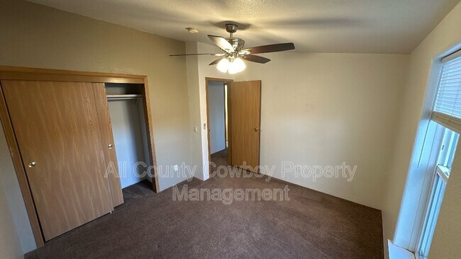 Building Photo - 1564 W Polk St