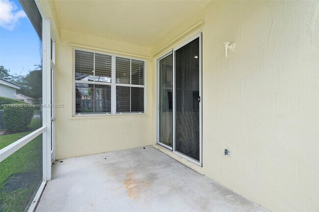 Building Photo - 824 Sand Creek Cir