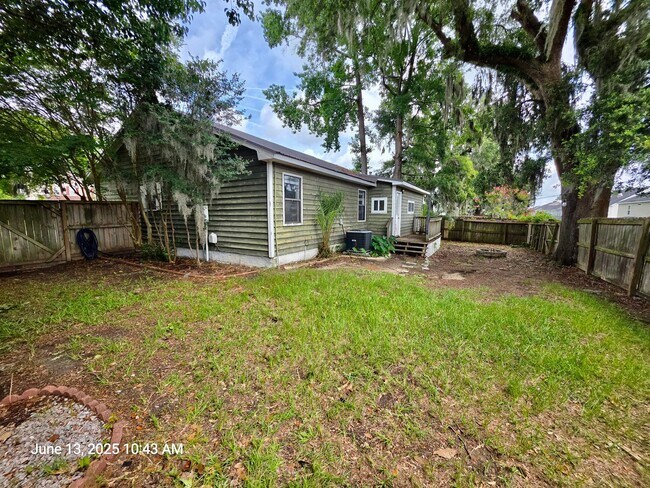 Building Photo - Charming 3 bedroom on a huge lot - Boulder...