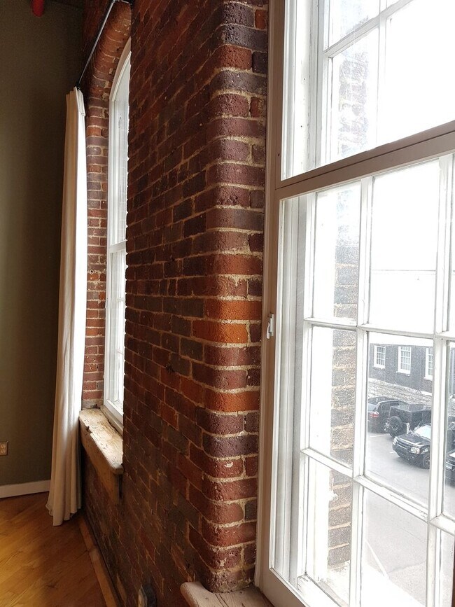 Building Photo - Available NOW- 1-Bd/1Ba in Werthan Lofts