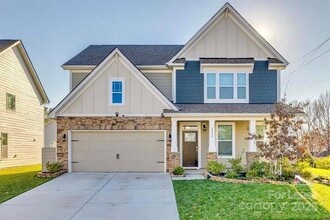 Building Photo - 6299 Artigas Dr