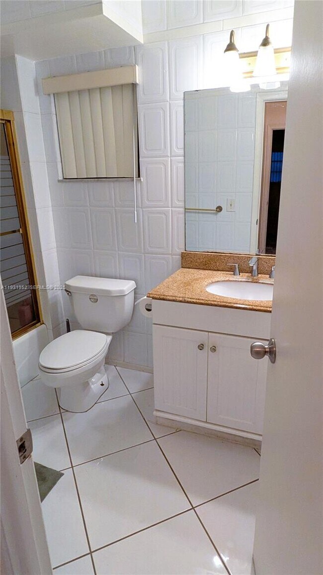 Building Photo - 301 NE 14th Ave