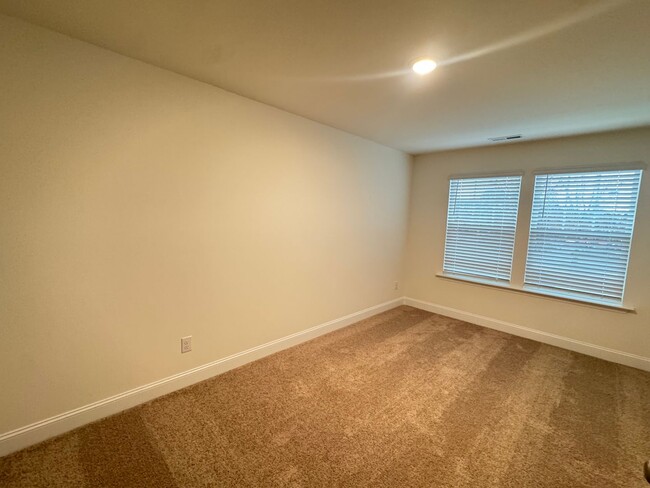 Building Photo - 3 Bedroom | 2.5 Bathroom Raleigh Townhome