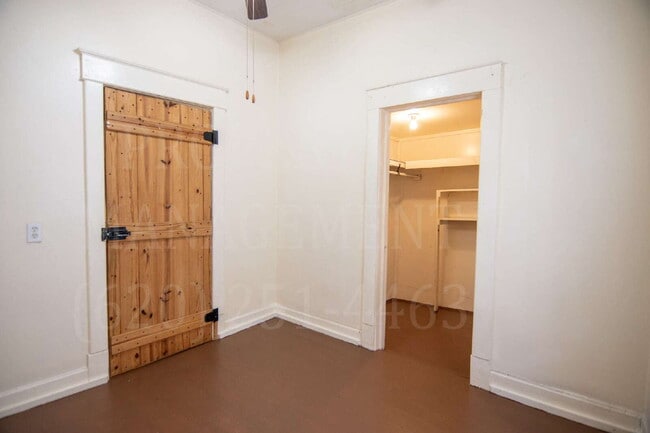 Building Photo - 2-Bedroom 1-Bathroom