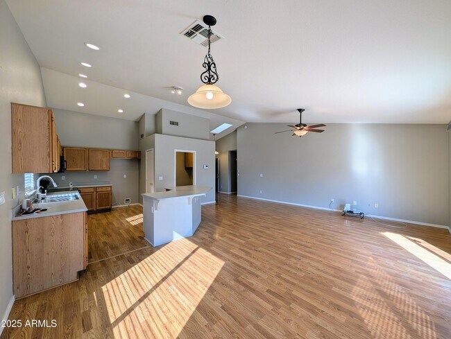 Building Photo - 8639 W Fullam St