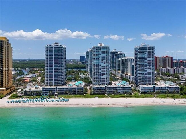 Building Photo - 16425 Collins Ave