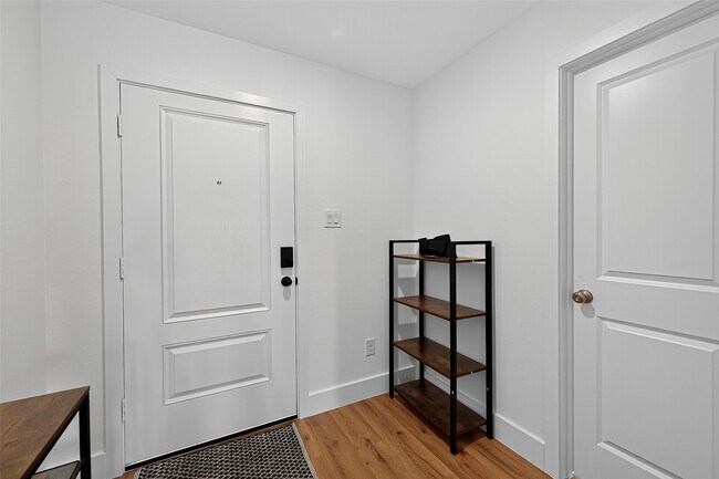 Building Photo - 27615 Village Cir Dr