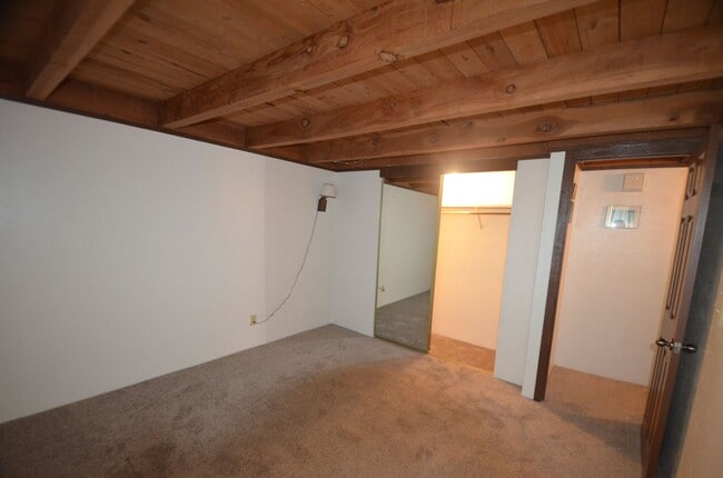 Building Photo - A 6 month lease at a 12 month rate includes most utilities!!  2 Bedroom Treehouse condo!  Best sk...