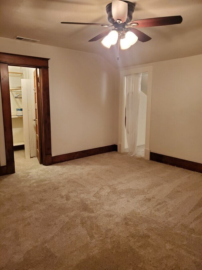 Building Photo - For Rent – Spacious 4 Bedroom Victorian Home | 2,528 Sq Ft