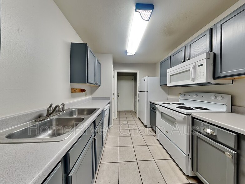 Building Photo - 894 Sagewood Trail