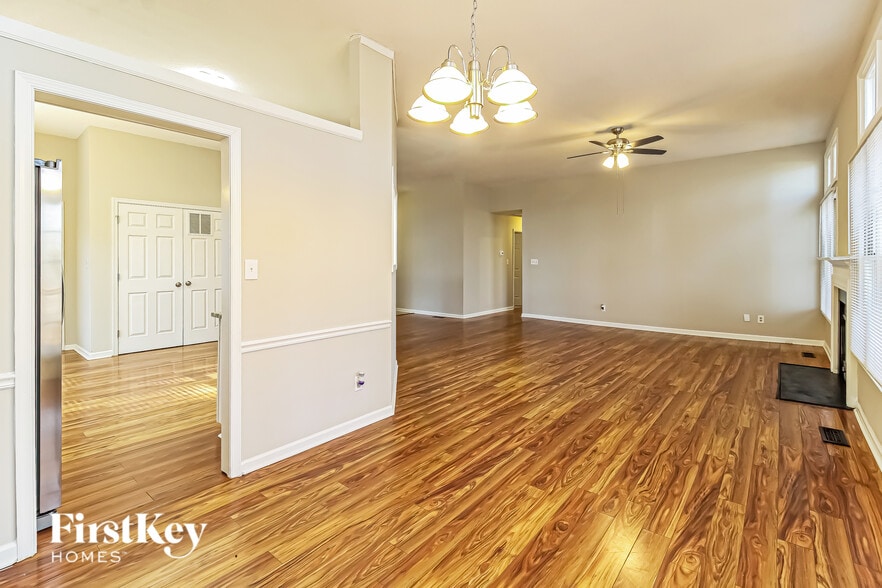 Building Photo - 6507 River Hills Dr