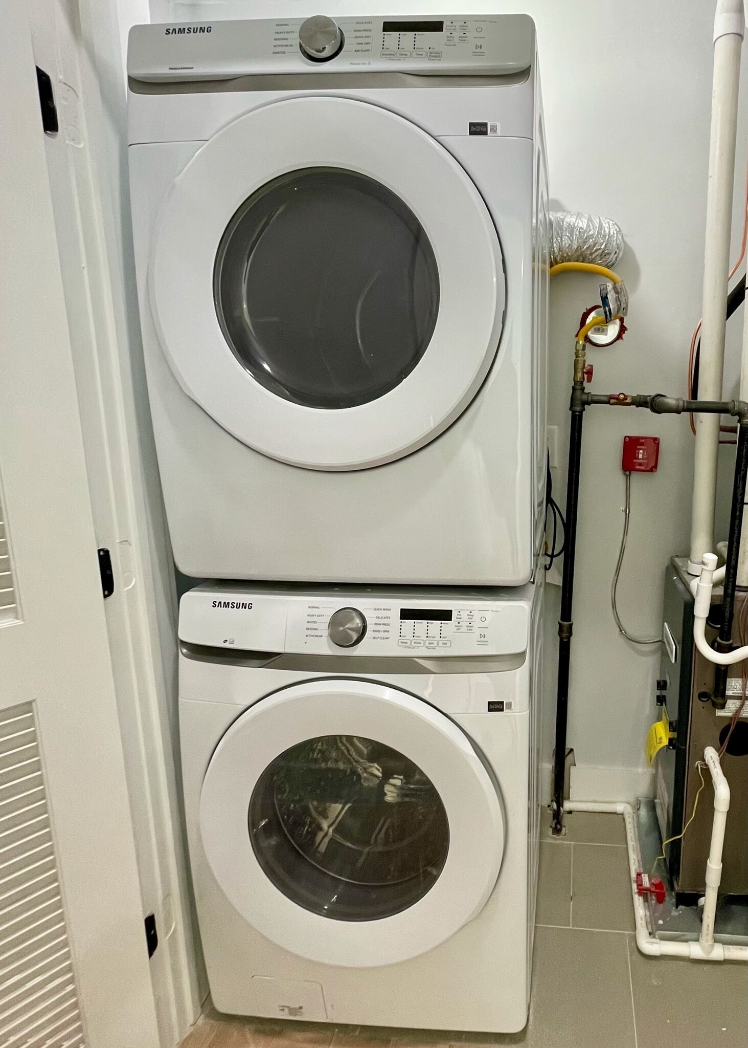 Modern In-Unit Laundry with Samsung Appliances - 443 Bergen Ave