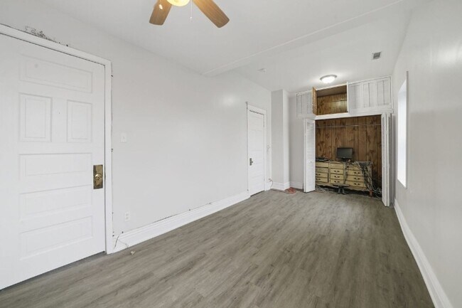 Building Photo - 3120 W 26th St