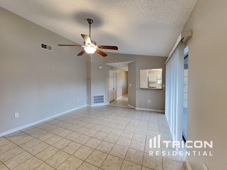 Building Photo - 10827 Claymont Dr