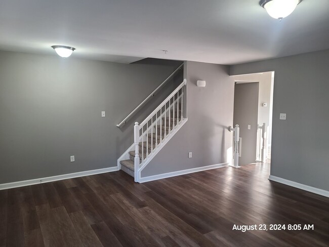 Building Photo - 3 Bedroom Townhouse For Rent in Waynesboro