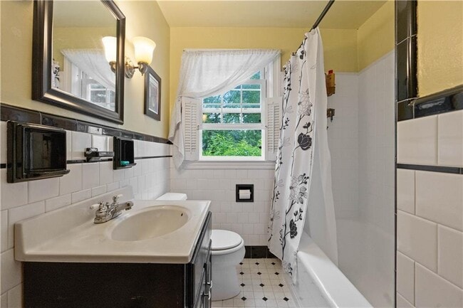 Building Photo - 27 1/2 Doro Pl