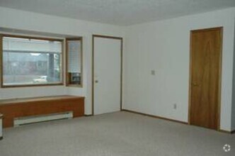 Building Photo - R317