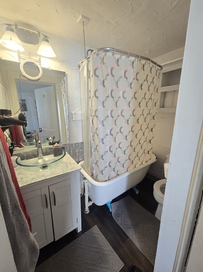 Building Photo - 205 Cheyenne Ave